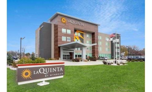 La Quinta Inn & Suites by Wyndham Shorewood