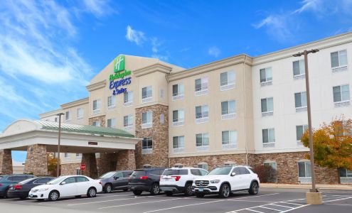 Holiday Inn Express & Suites Chicago North-Waukegan-Gurnee, an IHG Hotel