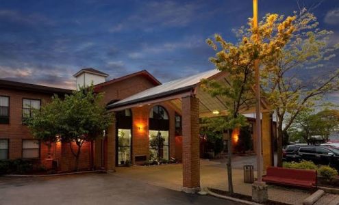 Howard Johnson by Wyndham Waukegan Great Lakes