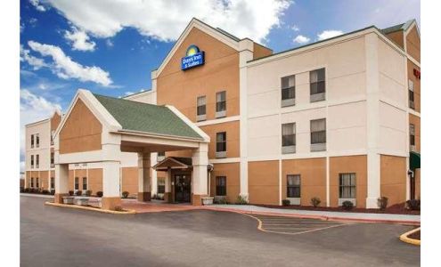 Days Inn & Suites by Wyndham Harvey / Chicago Southland