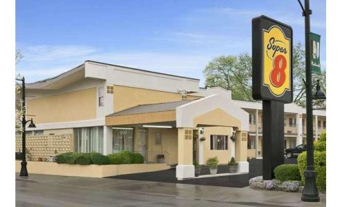 Super 8 by Wyndham Belleville IL/St. Louis Area