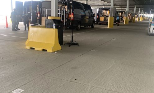 Amazon Warehouse (DIN4)