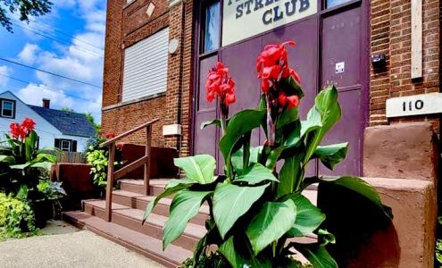 Fifth Street Club Wheeler