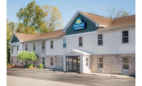 Days Inn & Suites by Wyndham Sellersburg