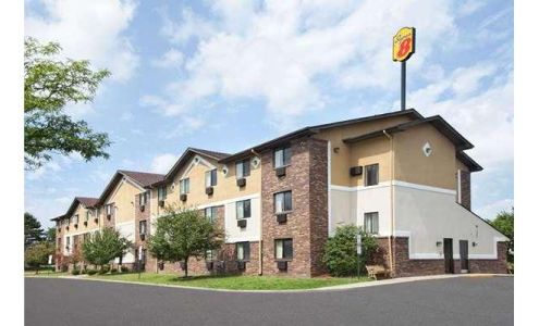 Super 8 by Wyndham Canton/Livonia Area