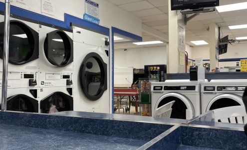 Holiday Plaza Laundromat