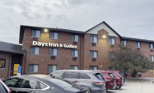 Days Inn & Suites by Wyndham Des Moines Airport