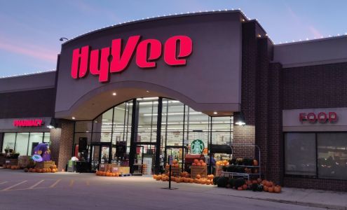 Hy-Vee Grocery Store