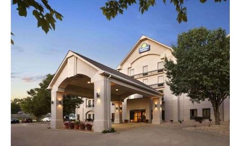 Days Inn & Suites by Wyndham Cedar Rapids