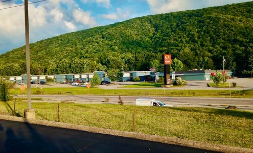 Econo Lodge Inn & Suites Norton