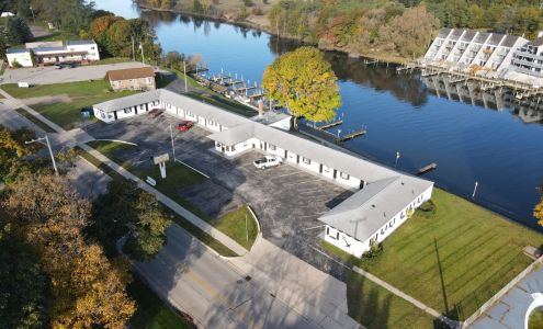 Riverside Motel & Marina