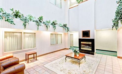 Super 8 by Wyndham Brockton