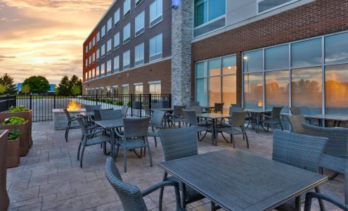 Holiday Inn Express & Suites Grand Rapids Airport - South, an IHG Hotel