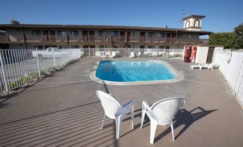 E-Z 8 Motel Newark/Fremont