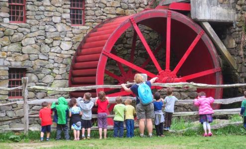 WoodsEdge Children's Center