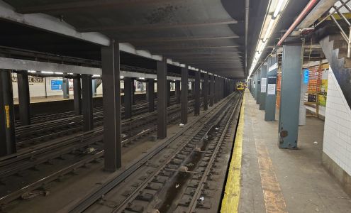 Briarwood Subway Station, E & F Trains Briarwood