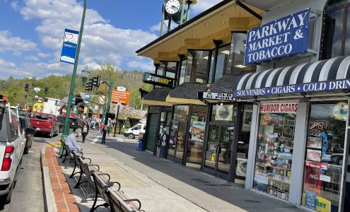 Parkway Market & Tobacco Gatlinburg