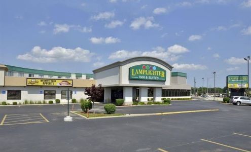 Lamplighter Inn & Suites
