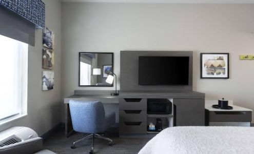 Hampton Inn & Suites St. Charles Old Town Area