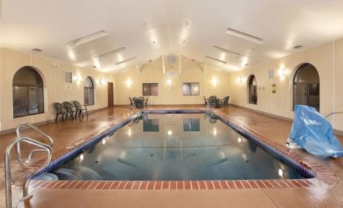 Super 8 by Wyndham St Charles