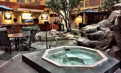 C'mon Inn Hotel & Suites