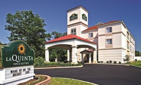 La Quinta Inn & Suites by Wyndham Latham Albany Airport