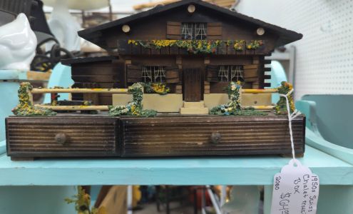 Angry Mama's Antiques & Interiors