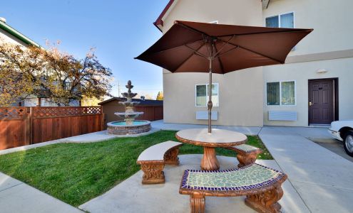 Blue Spruce Inn Meeker