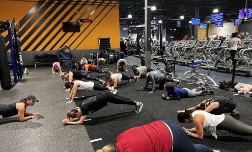 Crunch Fitness - Hauppauge Hauppauge