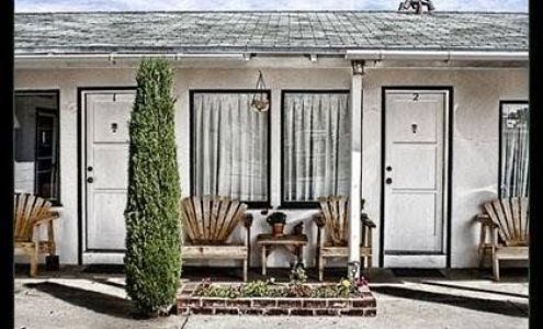 Ray's Den Motel Independence