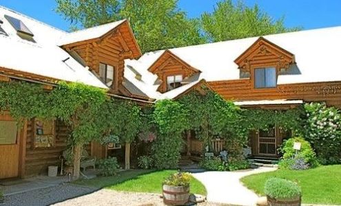 100 Acre Wood Lodge North Fork