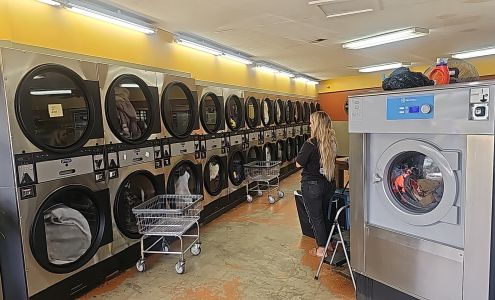Dutch Girl Coin Laundry