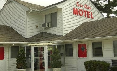 Twin Oaks Motel
