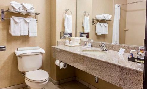 Comfort Inn & Suites Airport Convention Center