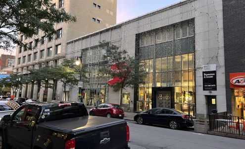 DeSerres Sainte-Catherine