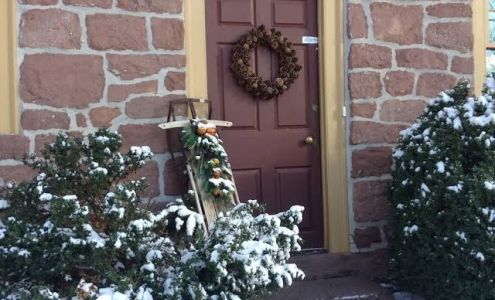 Brownstone Colonial Inn Reinholds