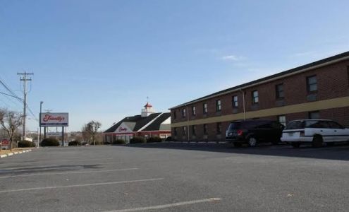 Lancaster Budget Host Inn