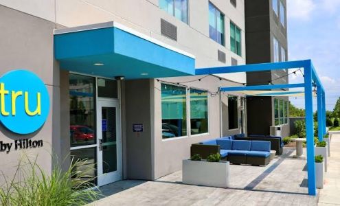 Tru by Hilton Clarksville