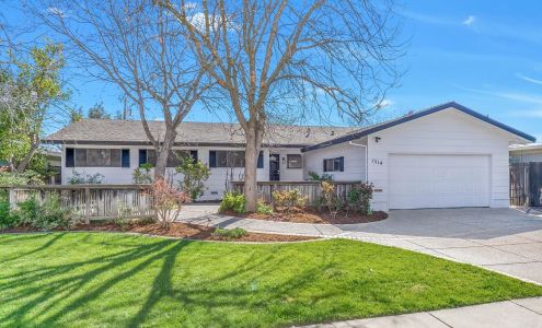 Lacey Krause, Karen Waggoner's Team, Goodhome Group RE/MAX Gold