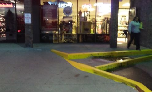 Pinewood Plaza Shopping Center