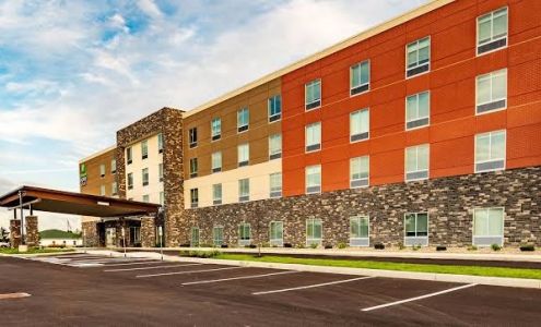 Holiday Inn Express & Suites Dayton East - Beavercreek by IHG