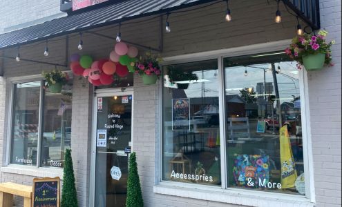 Rusted Hinge Boutique Hohenwald