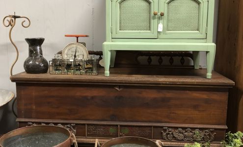 Funky Monkey Antiques & Things Ripley