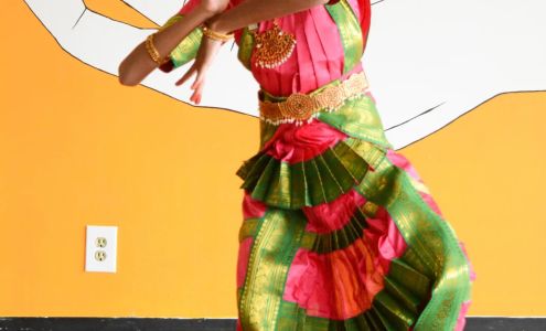 Bollycurves | Bollywood Dance + Fitness + Yoga