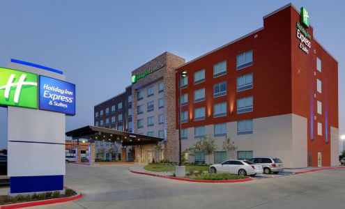 Holiday Inn Express & Suites Dallas NW Hwy - Love Field by IHG