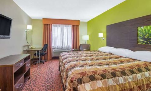 Super 8 by Wyndham Portales