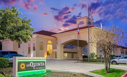 La Quinta Inn & Suites by Wyndham Dallas - Las Colinas