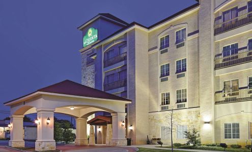 La Quinta Inn & Suites by Wyndham DFW Airport West - Euless