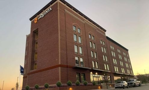 La Quinta Inn & Suites by Wyndham Dallas - Frisco Stadium