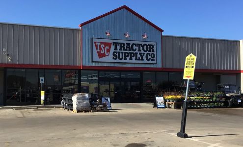 Tractor Supply Sealy